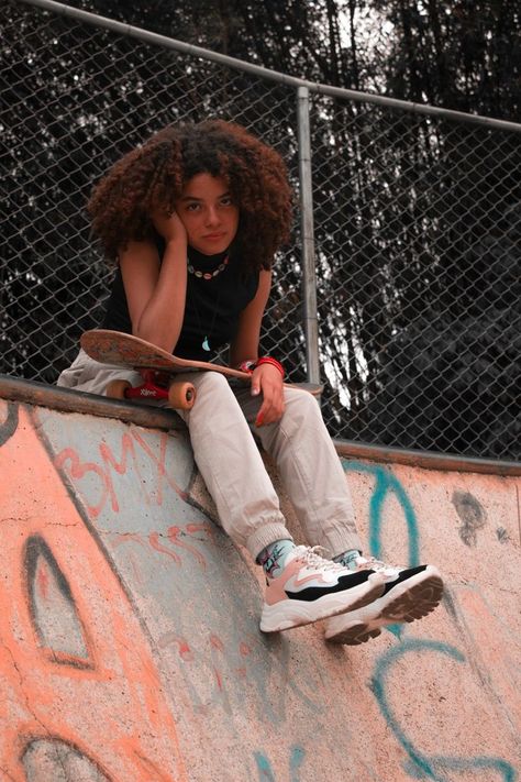 Skater Photoshoot, Skater Girl Aesthetic, Skate Photography, Skateboard Outfits, Skateboarding Aesthetic, Skateboard Photos, Skateboard Aesthetic, Skate Photos, Skateboard Photography