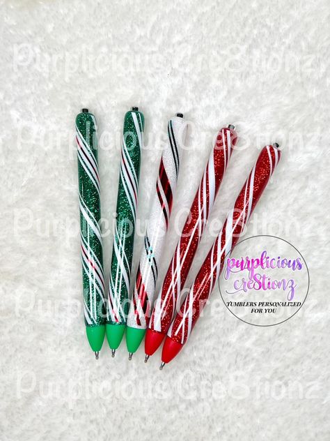 Glitter Pen Sayings, Inkjoy Pens Epoxy Ideas, Christmas Resin Pens, Christmas Epoxy Pens, Market Patterns, Custom Ink Pens, Christmas Pens, Making Tumblers, Pen Designs