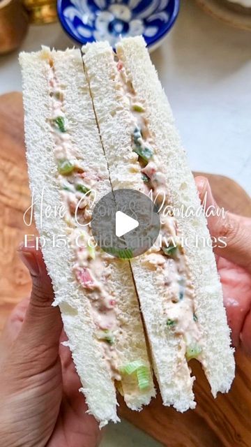 Rafia Mazhar on Instagram: "HERE'S HOW TO MAKE IT ⤵️ ⠀⠀⠀⠀⠀⠀⠀⠀⠀ Here Comes Ramadan Episode 15 - Cold Chicken Sandwiches 🥪🌙  Recipe (Makes 8 full size sandwiches) 1 cup boiled & shredded chicken (i used thighs) ¼ cup green onion (white part) ½ cup shredded or cubed carrots ½ cup chopped cucumber (remove seeds & skin) ½ cup cubed capsicum  ¼ cup chopped cabbage ¼ cup green onion (green part) 2 tbsp chopped pickles ¾ cup mayonnaise  ½ cup cream 1 tbsp lemon juice  Salt & black pepper as required  16 - 20 bread slices without corners (i used sandwich bread)  • Mix all the ingredients together & make a soft and manageable filling. It should not be dry. Do not over mix • Apply on the bread filling all the corners • Cut and cover with cling wrap tightly till serving time • Store in the refrigera Cold Chicken Sandwich Recipes, Chicken Coleslaw Sandwich, Boiled Shredded Chicken, Cold Cut Sandwiches, Chicken Sandwich Filling, Boil Chicken To Shred, Cold Cut Sandwich, Hand Pies Savory, Pickled Cabbage