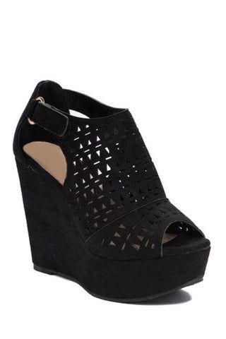 Plus Size Boutique Shoes - Angel Heart Boutique Shoes Grad Shoes, High Wedge Shoes, Spring Footwear, Black Wedge Heels, Girls Footwear, Goth Shoes, Wedges Heels, Cute Wedges, Top Moda