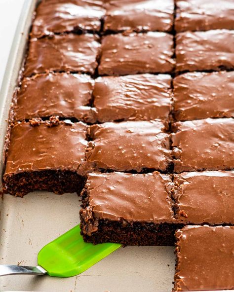 Sheetcake Dessert, Airfry Recipes, Food Moodboard, Chocolate Sheet Cake Recipe, Texas Sheet Cake Cookies, Texas Sheet Cake Recipe, Recipes Using Cake Mix, Cakes To Make, Texas Sheet