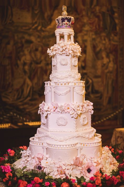 How to plan your own royal wedding | Guides for Brides Wedding Cake Guide, Extravagant Wedding Cakes, Royal Wedding Cake, Royal Cakes, Big Wedding Cakes, Brides Cake, Royal Palaces, Dream Wedding Cake, Extravagant Wedding