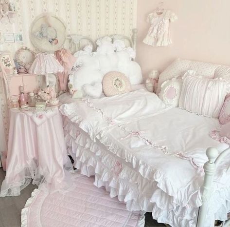 Tattoo Modern, Rooms Decoration, Fairy World, Dream Bedroom Inspiration, Carpet Ideas, Be Weird, Pink Room Decor, Modern Home Design, Cute Bedroom Ideas