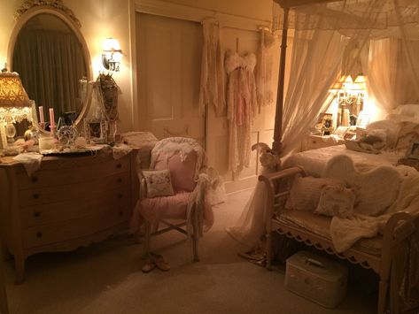 Shabby Chic Bedroom, Dream House Rooms, Country Bedroom, Dreamy Room, Vintage Room, Dream Room Inspiration, Chic Bedroom, Room Makeover Inspiration, Cute Room Decor