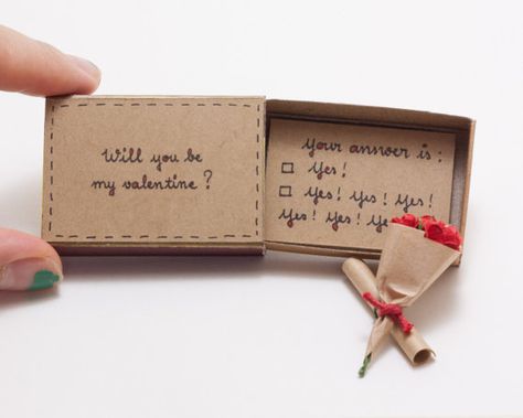 Will U Be My Boyfriend, ขวดโหล Mason Jar, Valentines Bricolage, Matchbox Crafts, Cute I Love You, Funny Love Cards, Girlfriend Card, Funniest Valentines Cards, Cute Valentines Day Gifts