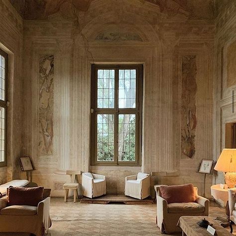 Photo by MilK Decoration in Villa Foscari "La Malcontenta". Image may contain: people sitting, living room, table and indoor    #Regram via @B5IMOHfi1j9 Italian Villa Fireplace, Prospect Refuge, Paris Apartment Interiors, Italian Country House, Glam Apartment, Concrete Effect Paint, Classical Interior, Italian Interior Design, Country House Interior