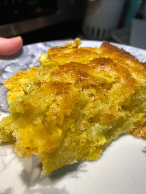 Squash Casserole in a Jiffy - My Eclectic Treasures Cornbread Dishes, Jiffy Recipes, Jiffy Cornbread Recipes, Summer Squash Casserole, Yellow Squash Casserole, Yellow Squash Recipes, Squash Casserole Recipes, Jiffy Corn Muffin Mix, Summer Side Dish