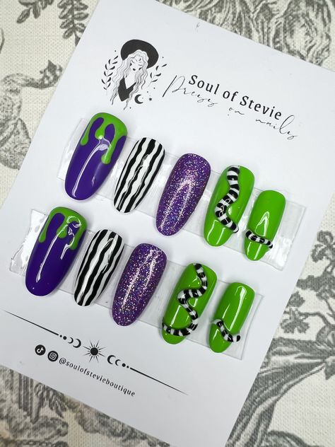 🕷️ Beetlejuice inspired 3D press on nails, set of 10 🕷️ Hand painted press on nails made to order using soft gel full cover press on nails in your choice of shape & length (however this design can't really be done on the short nails).  Includes some amazing 3D sandworms on 4 of the nail set. Colours include black & white striped nails, purple glitter, purple & green drip effect & the amazing sandworms. 🖤 These are handpainted press on/false nails so can be altered to your taste for a small fe Beetlejuice Short Nails, Beetle Juice Nail Art, Beetlegeuse Nails, Bettle Juice Nail, Bettle Juice Nail Ideas, Beetlejuice Nails Short, Beetlejuice Nails Acrylic, Beetlejuice Nail Designs, White Striped Nails