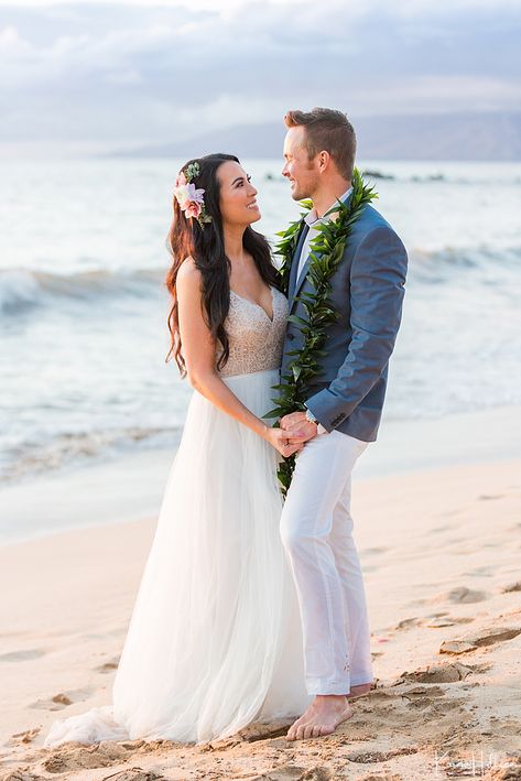 Thinking of a vow renewal? Why not make it a vow renewal in Maui?! We can not get enough of this gorgeous day and gorgeous couple (not to mention their adorable kids!) Follow the link for more! #simplemauiwedding #vowrenewalinmaui #mauivowrenewal #maui #wedding #microwedding #beachwedding #beach #hawaii #justmauid #covidwed #covidwedding #loveisnotcancelled #eloped Simple Wedding Photoshoot, Kona Wedding, Vow Renewal Dress, Wedding Vow Renewal Ceremony, Oahu Elopement, Small Beach Weddings, Hawaii Wedding Photography, Vow Renewal Ceremony, Hawaii Elopement