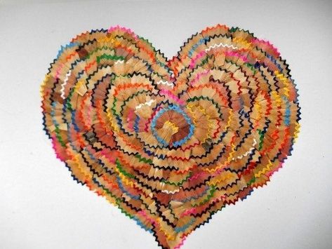 DIY: Hearts from waste material - Art & Craft Ideas Diy Hearts, Art Craft Ideas, Halloween Crafts To Sell, Craft From Waste Material, April Crafts, Trending Crafts, T Craft, Pencil Shavings, Simple Collage