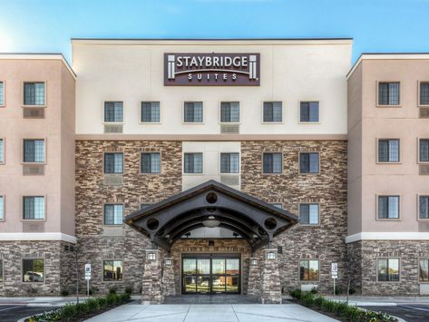 Official site of Staybridge Suites St Louis - Westport. Staybridge Suites offers free breakfast, free internet, social evening receptions, a fitness room, and 24/7 laundry. Breakfast Weekday, Staybridge Suites, St Louis Art, Hotel Meeting, Fitness Room, Free Internet, Eco Friendly Travel, House Museum, Forest Park