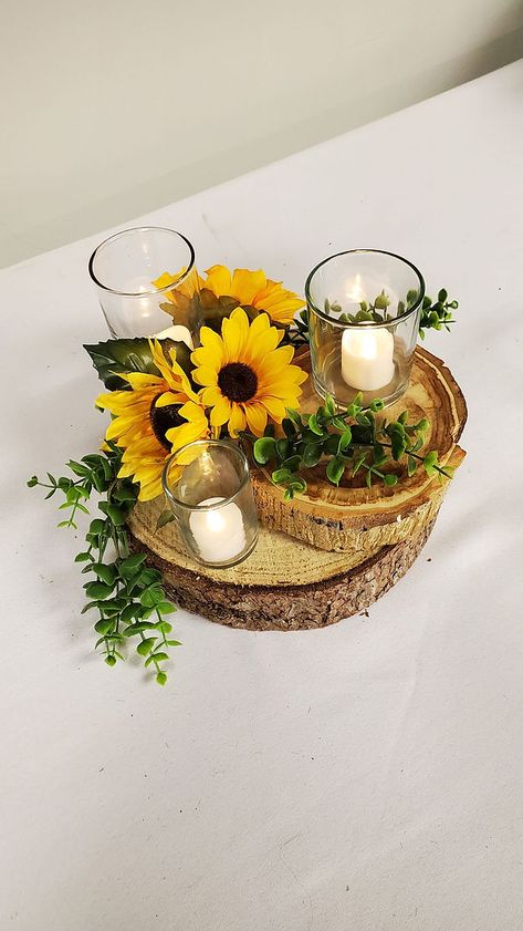 Wooden Slab Centerpiece, Sunflower Wedding Centerpieces, Sunflower Wedding Decorations, Rustic Sunflower Wedding, Sunflower Centerpieces, Wooden Centerpieces, Centerpieces Ideas, Sunflower Party, Sunflower Arrangements