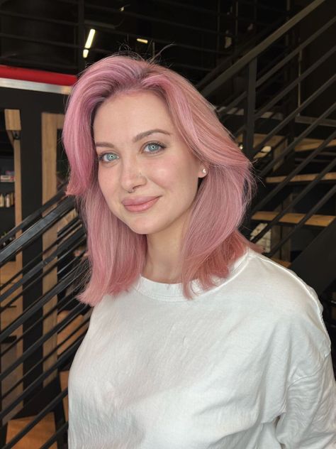 Colored Hair For Pale Skin, Pink Hair Pale Skin, Pale Person, Pale Pink Hair, Hair Pale Skin, Pink Skin, Middle Aged Women, Pastel Hair, Hair Color Balayage