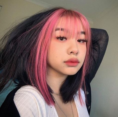 Pink And Black Hair, Split Dyed Hair, Pink Hair Dye, Hair Color Streaks, Hair Streaks, Pretty Hair Color, Dye My Hair, Hair Dye Colors, Hair Inspiration Color