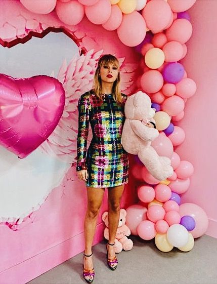 Taylor Swift Lover Era, Taylor Swift Lover, Lover Era, Red Taylor, Taylor Swift Album, Taylor Swift Wallpaper, Pink Wall, Long Live Taylor Swift, Live Taylor