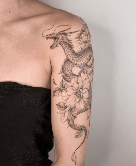 Dragon Tattoo | Tattoo Ideas and Inspiration | miriamandrea_ink Tattoo Brazo Mujer, Tattoo Pequeños Mujer, Dragon Tattoo With Flowers, Dragon Tattoo Shoulder, Black Dragon Tattoo, Dragon Tattoo Arm, Around Arm Tattoo, Dragons Tattoo, Dragon Sleeve Tattoos