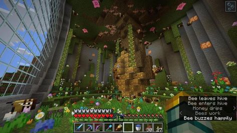 Minecraft Frog Incloser, Bee Hut Minecraft, Bee Habitat Minecraft, Bee Sanctuary Minecraft Build, Minecraft Zoo Ideas Aesthetic, Bee Area Minecraft, Fox Sanctuary Minecraft, Minecraft Bee Sanctuary Ideas, Animal Sanctuary Minecraft