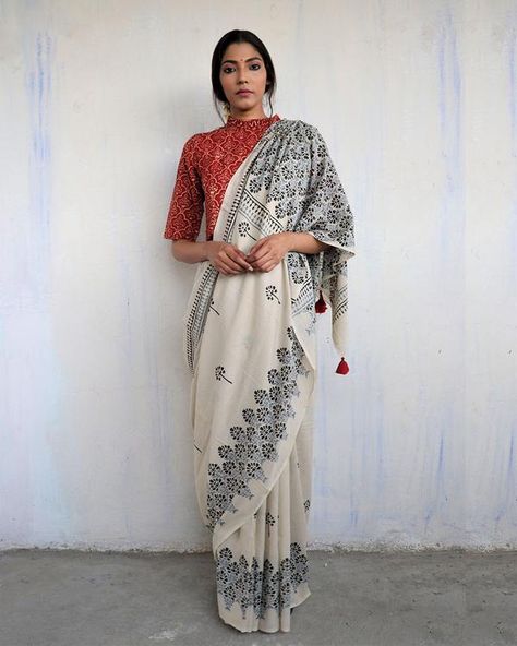 Eastern Wear, Saree Painting Designs, Cotton Sarees Online, Khadi Saree, Block Print Saree, Indian Designer Suits, Indian Saree Blouse, Kurti Embroidery Design, Indian Saree Blouses Designs