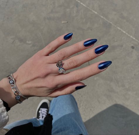 Pearly Nails, Nails Pearl, Navy Nails, Pearl Nails, Evil Eye Bracelet, Hailey Bieber, Evil Eye Jewelry, Nails Nailart, Makeup Nails