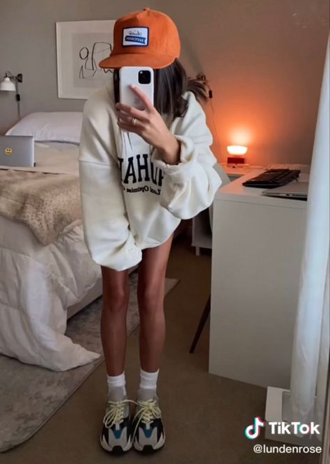 Lunden Stallings, Preppy Girl, Lazy Day Outfits, Ootd Summer, Sweater Weather, Fitness Inspo, Outfit Of The Day, Latest Fashion, Autumn Fashion