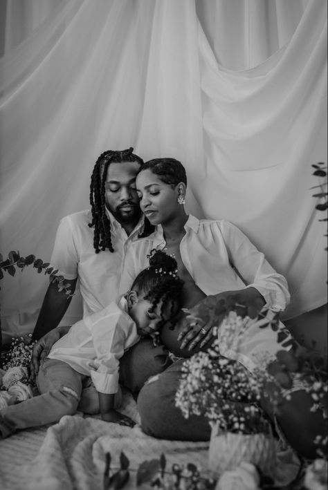 Black Maternity Photoshoot, Mama Photoshoot, Fall Maternity Photos Black Woman, Poses For Pregnancy Pictures, Maternity Photo Shoot Ideas Family Of 3, Black Family Photoshoot Outdoors, Mommy And Me Maternity Photo Shoot, Black Family Maternity Pictures, Maternal Photoshoot