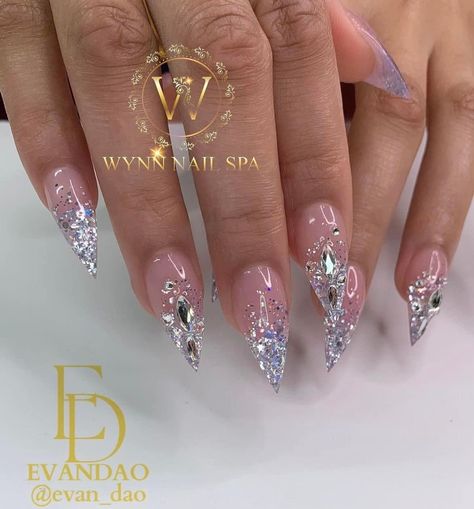 Cristal Nails, Extravagant Nails, Stiletto Nail Ideas, Diamante Nails, Birthday Las Vegas, Matte Stiletto Nails, Artsy Nails, Edge Nails, Super Cute Nails