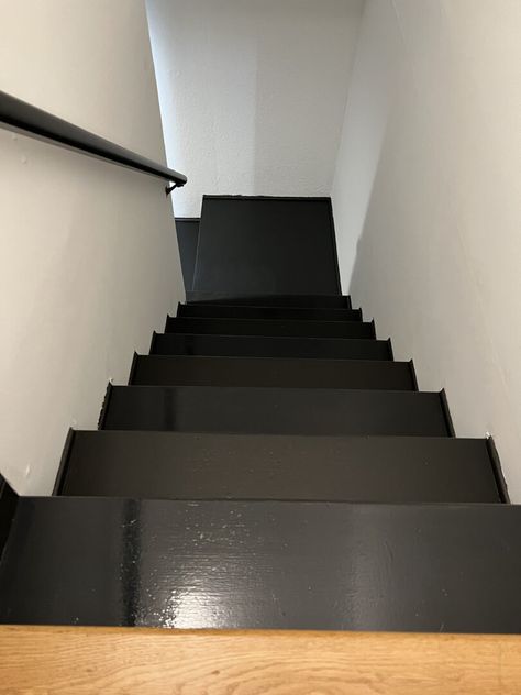 Paint Your Basement Stairs Black for a Modern Look - Building Bluebird Black Painted Stairs With Carpet Runner, Painting Stairs Black, Painted Wood Stairs, Black Painted Stairs, Painting Stairs, Stairs Black, Basement Stairwell, Basement Steps, Black Staircase