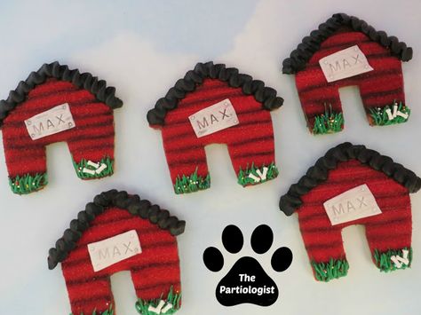 House Sugar Cookies, Dog Cookie Recipes, House Cookies, Royal Iced Cookies, Iced Sugar Cookies, Cat Cookies, Cookie Tutorials, Dog Cakes, Dog Cookies