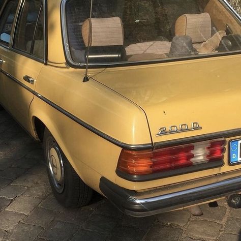 Jonathan Byers, Yellow Car, Stranger Things Aesthetic, Old Car, Yellow Aesthetic, Fiat 500, Mellow Yellow, Retro Cars, Old Cars