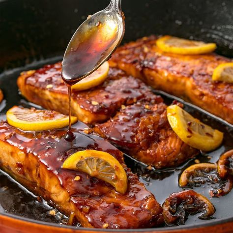 Honey-Garlic Glazed Salmon Salmon Teriyaki Recipe, Side Dishes For Salmon, Best Salmon Recipe, Salmon Glaze Recipes, Honey Garlic Salmon, Garlic Salmon, Healthy Salmon Recipes, Easy Salmon Recipes, Easy Salmon