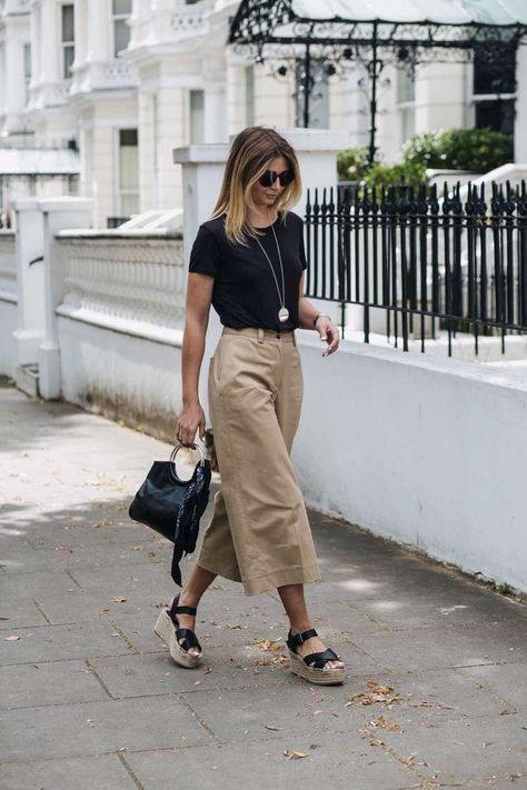 Pantalon large femme : 20+ idées pour afficher un look ultra chic en 2018! Capsule Clothing, How To Wear Culottes, Culottes Outfit, Stil Boho, Business Outfits Women, Tan Pants, K Fashion, Summer Work Outfits, Mode Casual