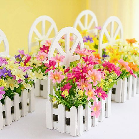 Wall Fence, Popsicle Crafts, Basket And Crate, Ideas For Living Room, Arrangement Ideas, Popsicle Stick Crafts, Deco Floral, Silk Flower, Diy Home Crafts