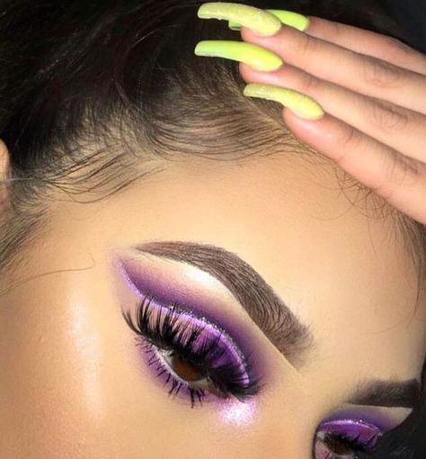 Eye Makeup Glitter, Purple Makeup Looks, Maquillage Yeux Cut Crease, Birthday Makeup Looks, Cut Crease Eyeshadow, Purple Eye Makeup, Purple Makeup, Concealer Makeup, Beautiful Eye Makeup