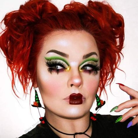 Hocus Pocus Makeup Winifred, Warlock Makeup, Winifred Sanderson Makeup, Hocus Pocus Makeup, Hermanas Sanderson, Movie Mashup, Disney Eye Makeup, Fox Hair Color, Halloween Gender Reveal