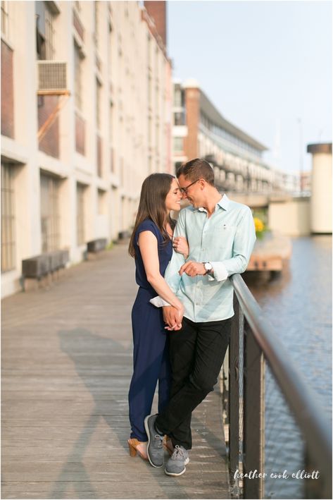 Sunset Riverwalk Milwaukee Engagement Photo by Heather Cook Elliott Photography HeatherCookElliott.com #Engagementphotos Breakfast Food Prep, Riverwalk Engagement Photos, Anniversary Photoshoot Ideas, Proposal Shoot, Poses Picture Ideas, Engagement Pictures Ideas, Engagement Session Poses, Creative Engagement Photo, Italian Love