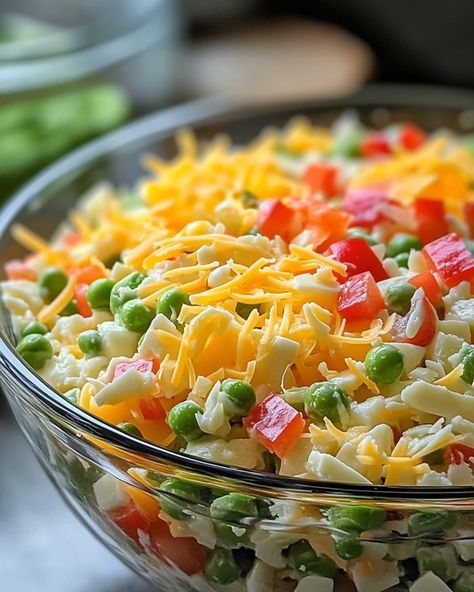 My Irish neighbor shared this neighbor. We don't even love peas, but this was great! Irish Pea Salad, English Pea Salad, Pea Salad With Bacon, Green Pea Salad, Pea Salad Recipes, English Peas, Fresh Salad Recipes, Xmas Dinner, Pea Salad