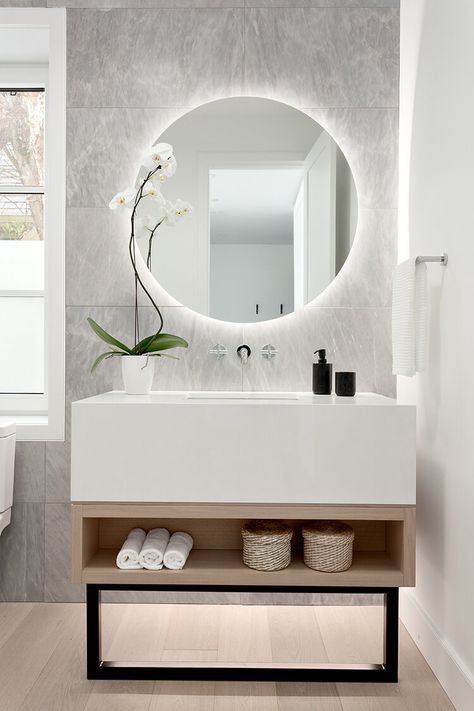 Luxury Powder Room, Modern Powder Room, Sink Mirror, Mini Bad, Bathroom Sink Design, Toilet Room Decor, Minimalist Bathroom Design, Small Bathroom Sinks, Washbasin Design