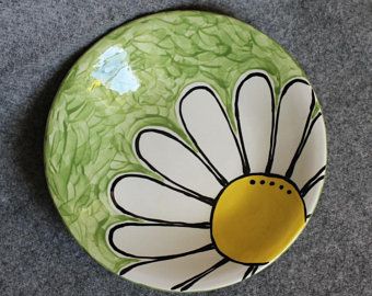 Bowls Ideas, Assiette Design, Ceramics Bowls Designs, Shower Hostess Gifts, Fun Plates, Whimsical Flowers, Pottery Design, Coaster Art, Wood Ceramic