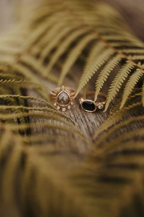 Unique and non-traditional wedding rings at this sweet elopement | Image by Dawn Photo Elopement Jewelry, Fashion Fotografie, Non Traditional Wedding Ring, Wedding Ring Photography, Traditional Wedding Rings, Photographing Jewelry, Ring Photography, Jewellery Photography Inspiration, Jewelry Product Shots