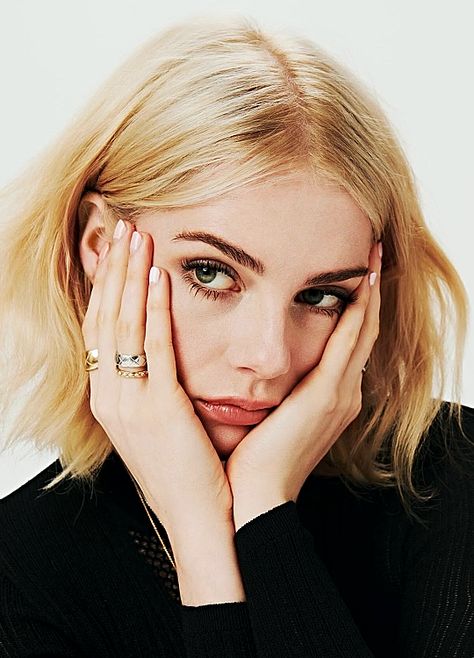 LUCY BOYNTON - for The Laterals (Jan 2024) ph. Rosaline Shahnavaz Girl Dj, Phoebe Dynevor, Lucy Boynton, Charlotte Gainsbourg, Jodie Comer, Lily James, Anya Taylor Joy, Winter 2024, Portrait Photo