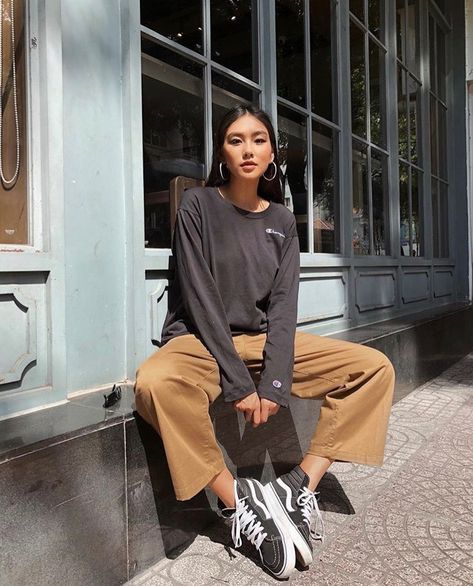 Cozy everyday outfits, Highsnobiety Fashion, Outfit Essentials, Paris Mode, Online Shopping Websites, Winter Mode, Independent Women, Looks Style, Mode Inspiration, Looks Vintage