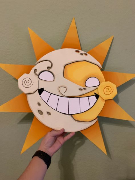 Sundrop Cosplay, Fnaf Crafts, Cardboard Mask, Fnaf Cosplay, Sun And Moon Drawings, Cardboard Art, Anime Crafts, Cosplay Diy, Diy Crafts To Do