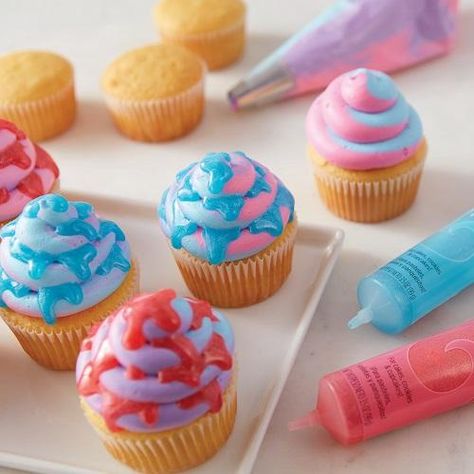 Unicorn Slime Cupcakes for Kids | Kids Out and About Austin Slime Themed Cupcakes, Slime Cupcake Ideas, Slime Party Cupcakes, Slime Themed Birthday Cake, Slime Party Ideas Decoration, Slime Themed Birthday Party, Slime Cupcakes, Cupcake Frosting Tips, Slime Theme