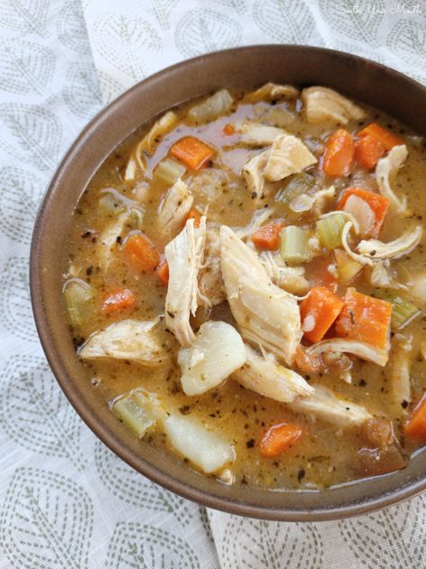 Tuscan Chicken Stew! A hearty, rustic chicken stew recipe made with chicken, potatoes, white beans, fresh tomatoes and tons of country-Italian flavor. Tuscan Chicken Stew, Tuscan Chicken Soup, Chicken Ragu, Easy Chicken Stew, Chicken Stew Recipe, Rustic Chicken, White Bean Recipes, Winter Stews, Fish Pasta