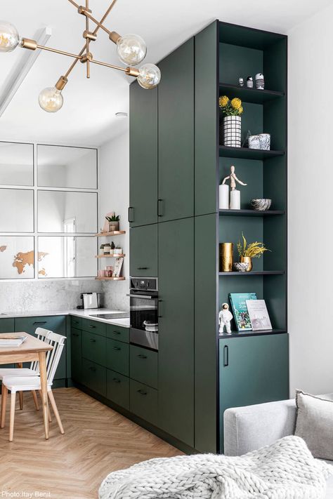 Dark Green Kitchen, Dining Room Cabinet, Bright Living Room, 아파트 인테리어, Kitchen Room Design, Green Kitchen, Open Kitchen, Apartment Interior, Interior Design Studio