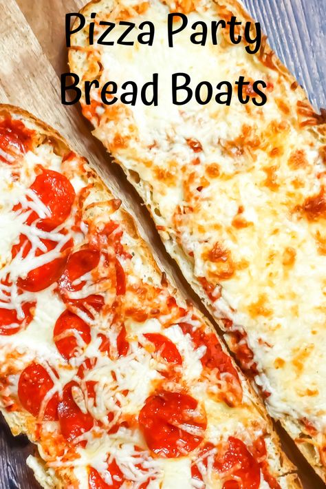 Pizza Boat, Bread Boat Recipes, Boat Meals, Bread Boats, Pizza Boats, Party Bread, Pizza Bowl, Stuffed Bread, Night Kids