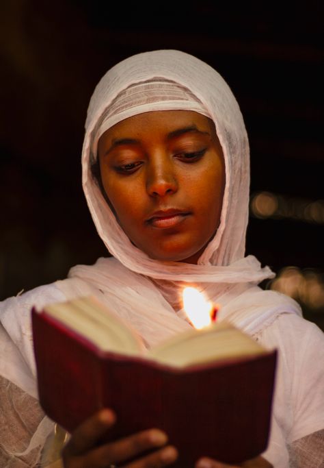 Ethiopian women Ethiopian Orthodox Church Pictures, Ethiopia Aesthetic, Ethiopian Orthodox Tewahedo, Christian Beauty, Church Icon, Ethiopian Women, Ethiopian Dress, Album Cover Wallpaper Collage, Church Pictures