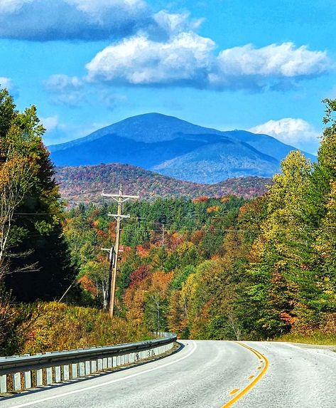 Vermont Aesthetic Summer, Green Mountains Vermont, Blue Ridge Parkway Asheville, Vermont Landscape, Green Landscapes, Pike County, American States, Green Mountains, Sore Eyes