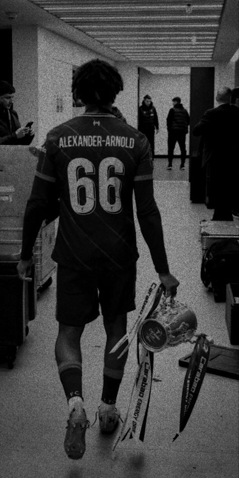 Trent Alexander Arnold Aesthetic, Arnold Wallpaper, Trent Alexander Arnold, Black And White Football, Liverpool Wallpapers, Carabao Cup, Film Posters Art, Alexander Arnold, Football Pictures