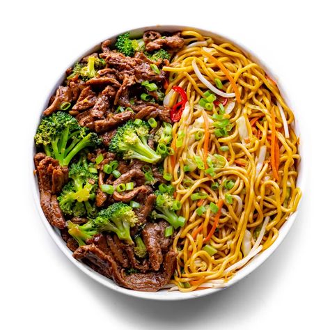 Vegan Broccoli Beef Chow Mein Vegan Chow Mein, Soy Ginger Sauce, Beef Chow Mein, Vegan Ground Beef, Vegan Broccoli, Soy Curls, Vegan Beef, Chinese Cooking Wine, Vegan Fast Food